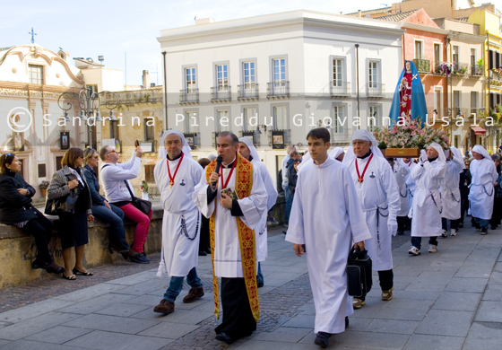 Settimana Santa Cagliari- Processione dei Misteri - la Madonna Addolorata - Arciconfraternita del Santissimo Crocifisso Cagliari - Immagine di Sandrina Pireddu e Giovanna Usala