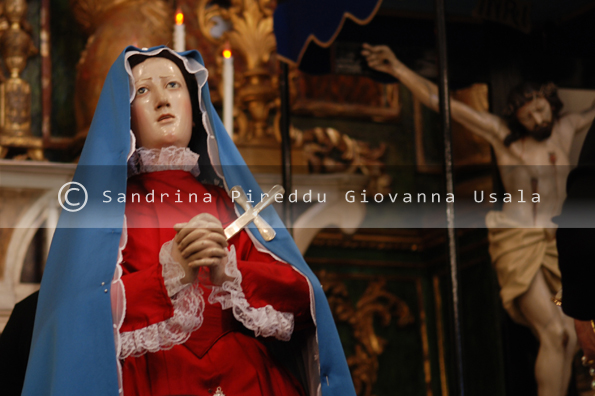 Vestizione della Madonna Addolorata - Arciconfraternita del Santissimo Crocifisso Cagliari - Immagine di Giovanna Usala e Sandrina Pireddu